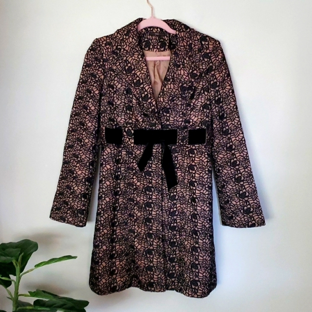 Hazel all over embroidered floral snap front coat, bow waist, women's size small